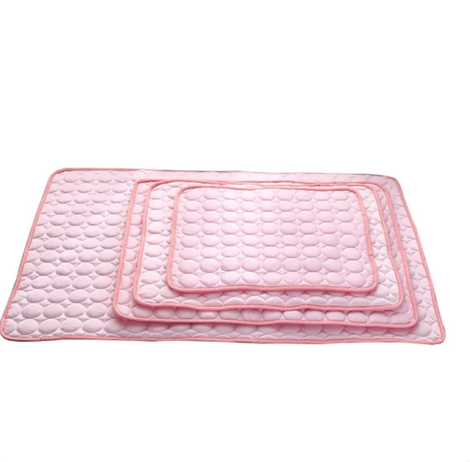 Wagivo self-cooling mat for dogs showing no water or electricity needed